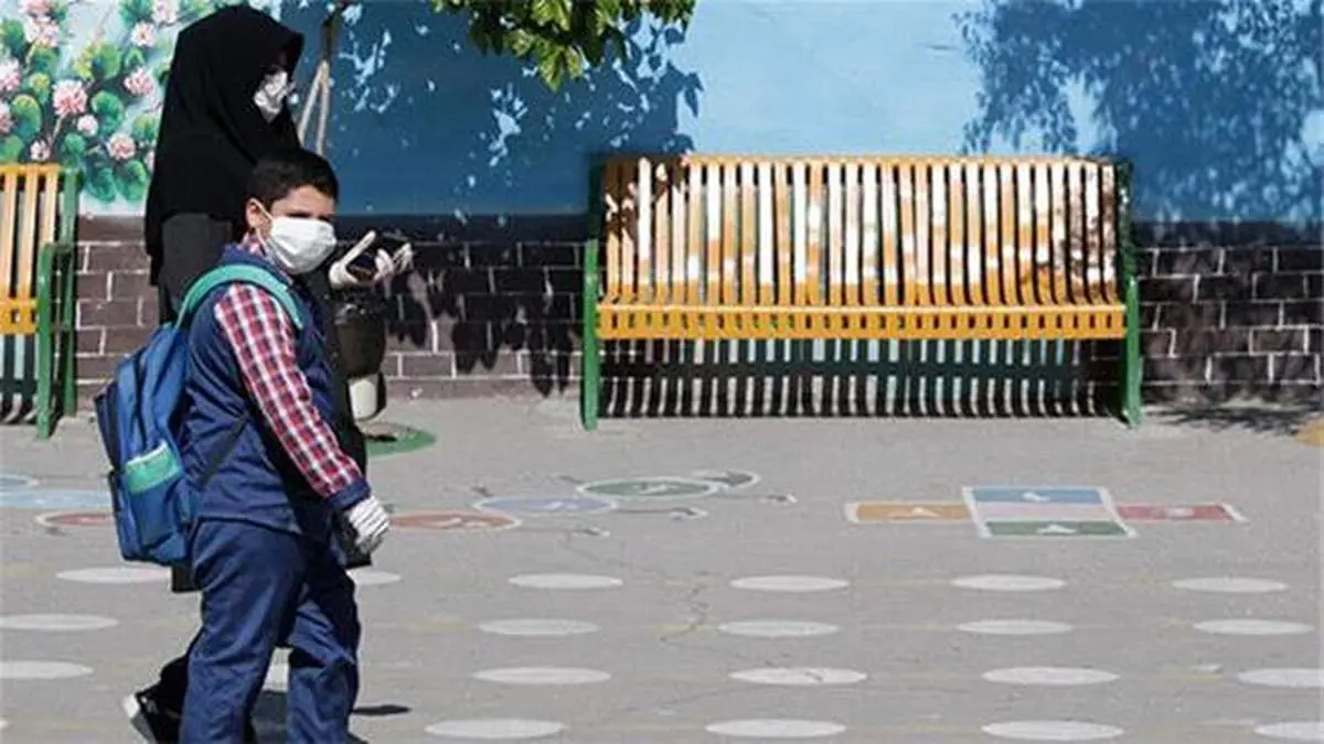 در چه صورتی کارنامه و پرونده دانش‌آموز تنها به «پدر» داده می‌شود؟