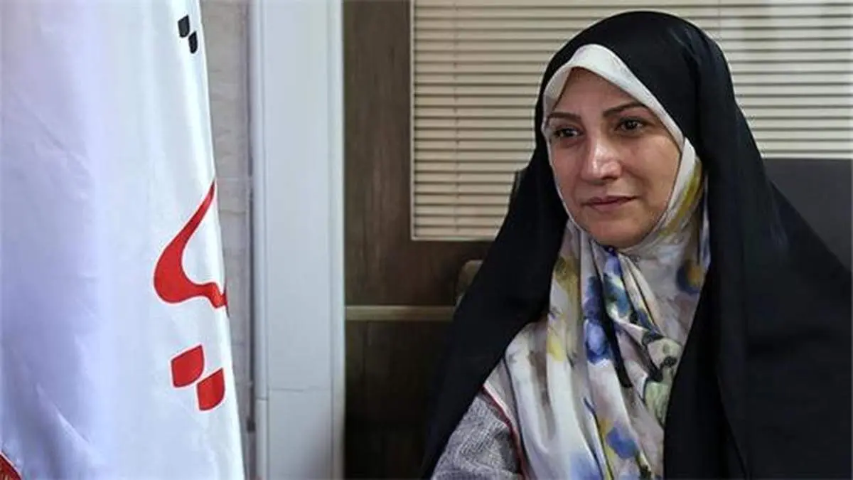 دولتها به بهانههای مختلف از تحقق مطالبه انتخاب وزیر خانم شانه خالی کردند/ متاسفیم که زنان مجلس مطالبهای برای حضور بانوان در کابینه ندارند / مشکل این است که زنان ما در مسائل سیاسی هنوز از مردان خط میگیرند
