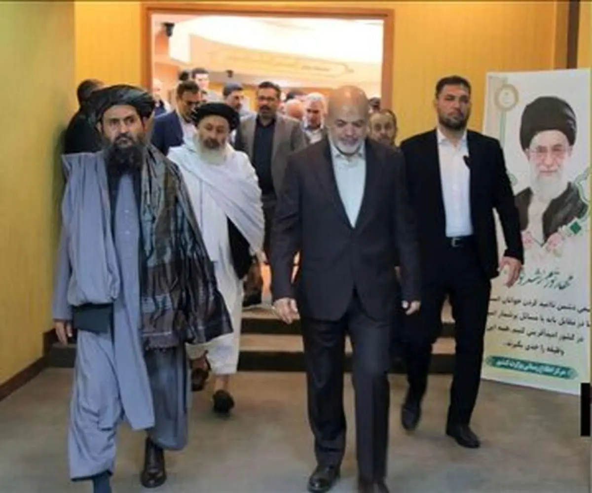  دیدار وزیر کشور  با یک عضو طالبان+عکس