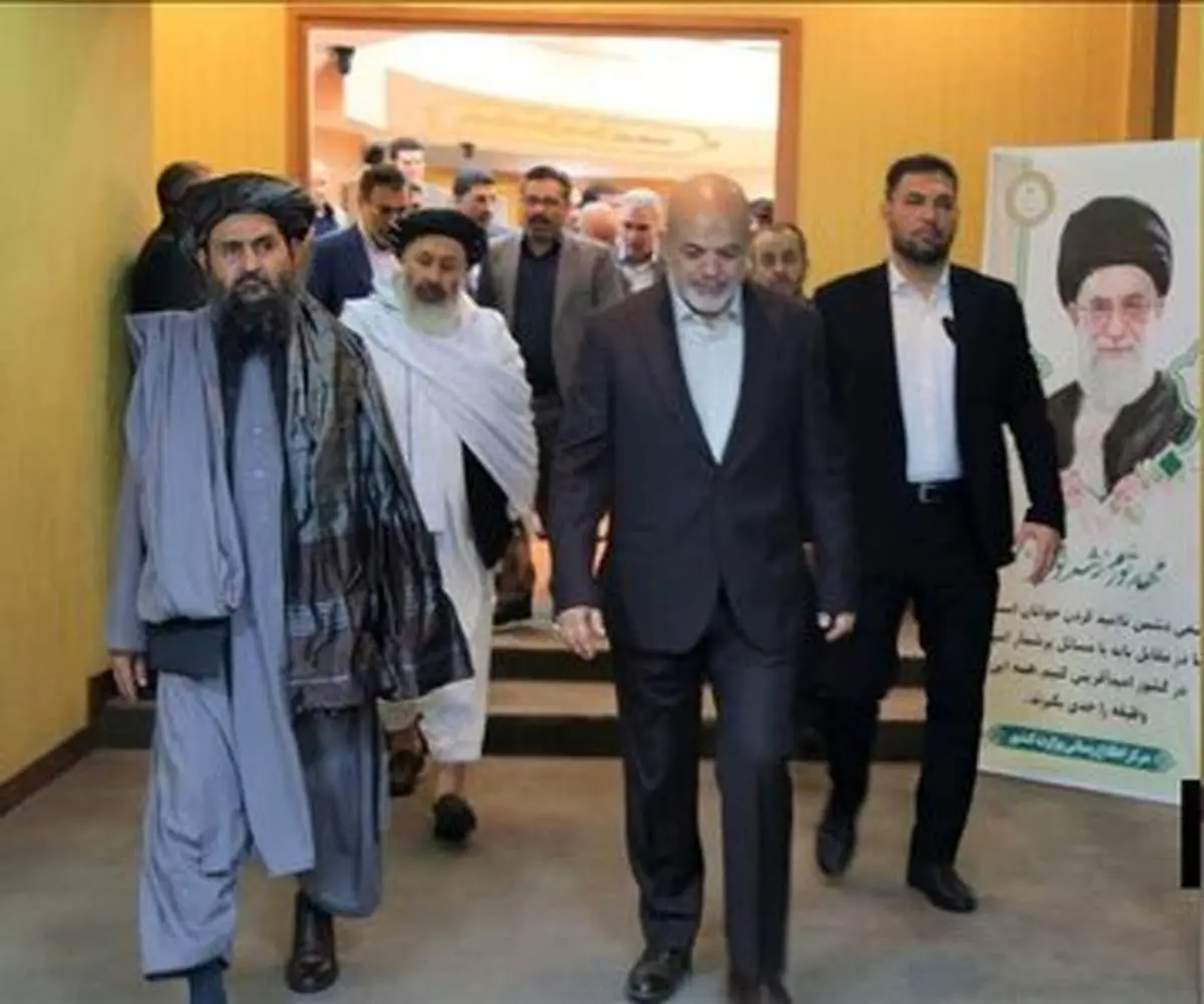 دیدار وزیر کشور  با یک عضو طالبان+عکس