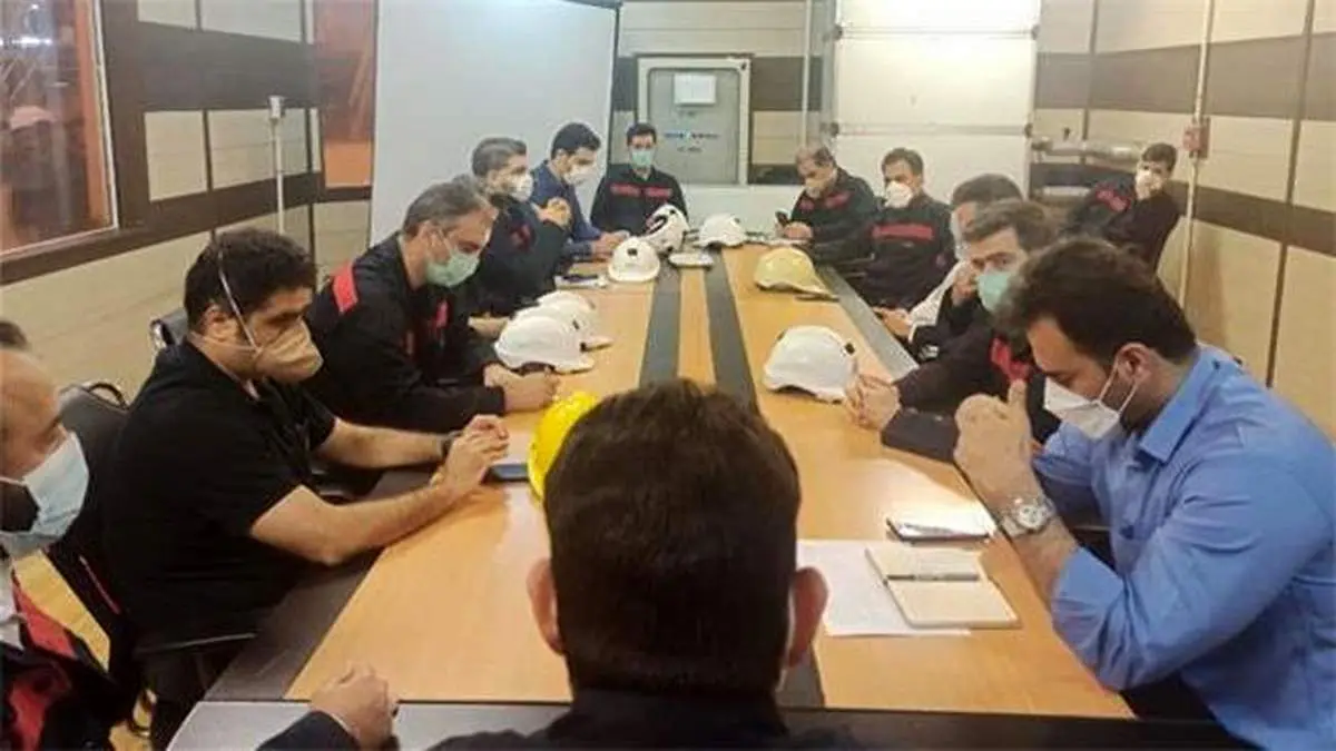 جلسه  مدیران با حضور مدیر عامل فولاد اکسین خوزستان برگزار شد