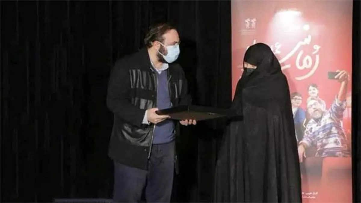 کاوه صباغزاده: «علی انصاریان» با همان لبخند همیشگیاش در این سالن نشسته است / مادر علی انصاریان: این اولین باری است که بدون علی به سینما آمدهام...