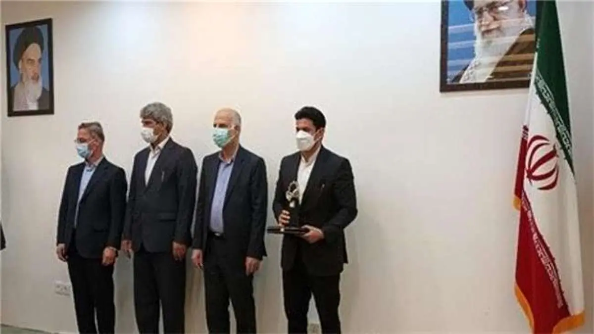 فولاد اکسین خوزستان موفق به دریافت تندیس صنعت سبز از سازمان حفاظت محیط زیست شد