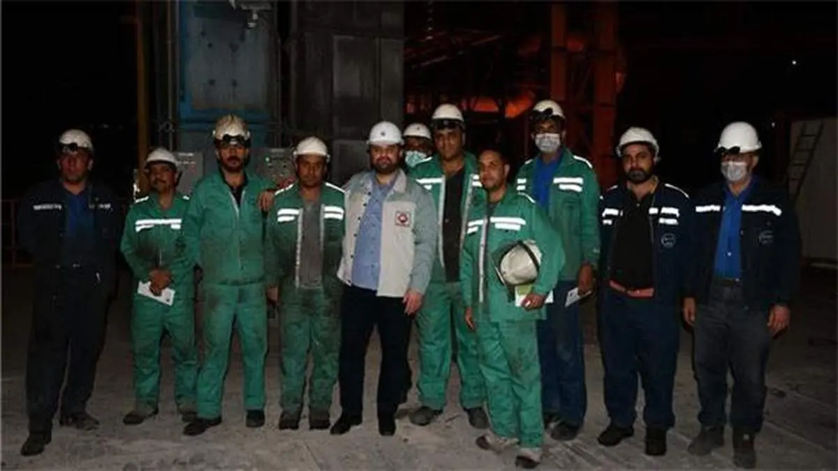 مدیرعامل شرکت آهن و فولاد ارفع در جمع کارکنان شرکت سال 1401 را تحویل کرد