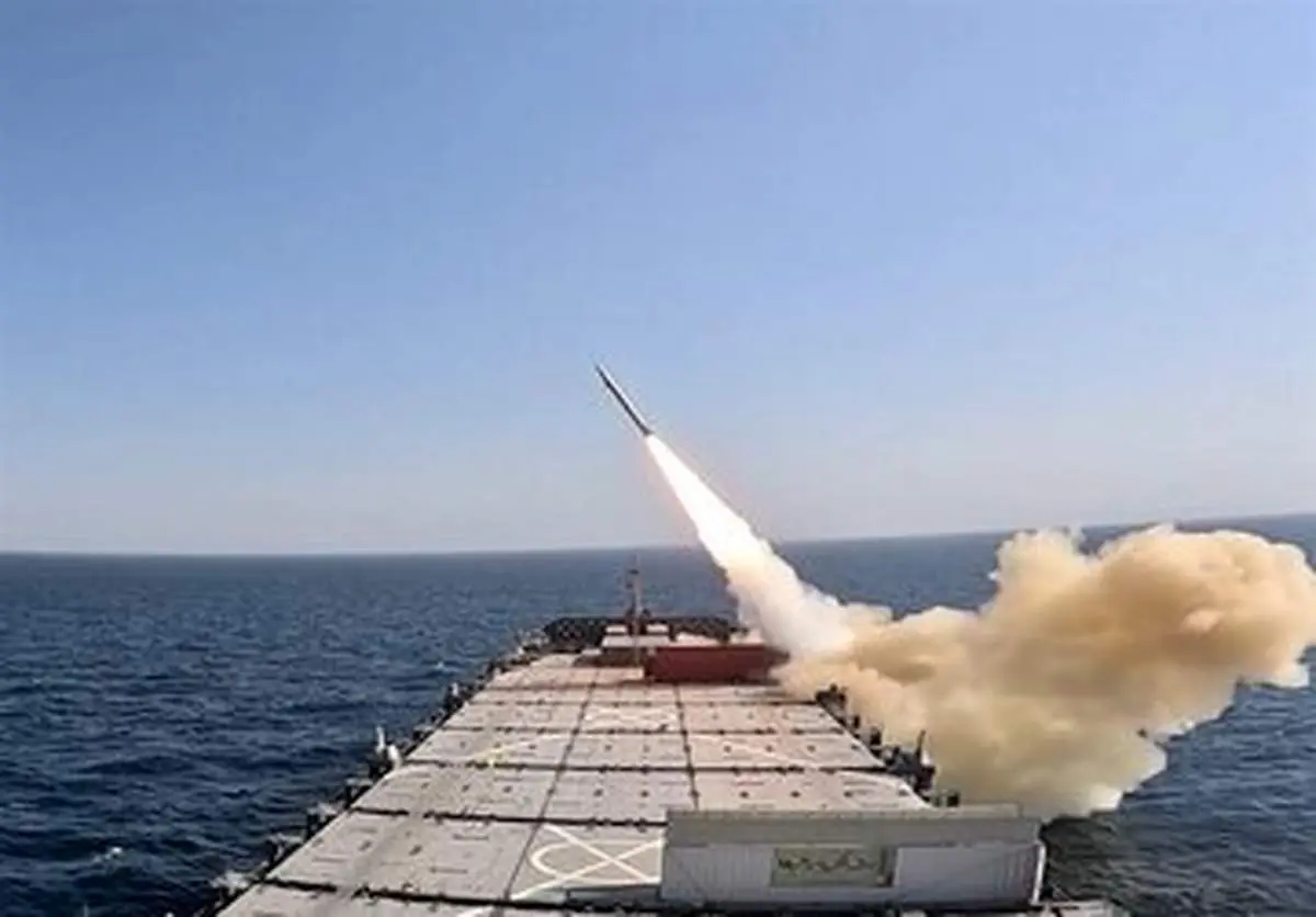 حضور ناو بالستیکزن سپاه در نزدیکی محل استقرار نیروهای آمریکایی