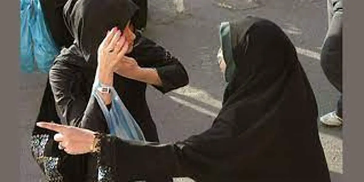 ببینید | اظهارات جنجالی نماینده مجلس در میان تجمعکنندگان عفاف و حجاب