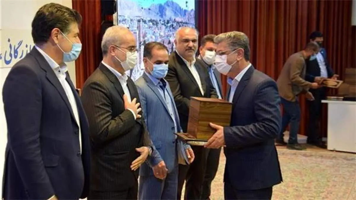 تجلیل استاندار ، دادستان و مدیر کل میراث فرهنگی استان از شرکت گهرزمین