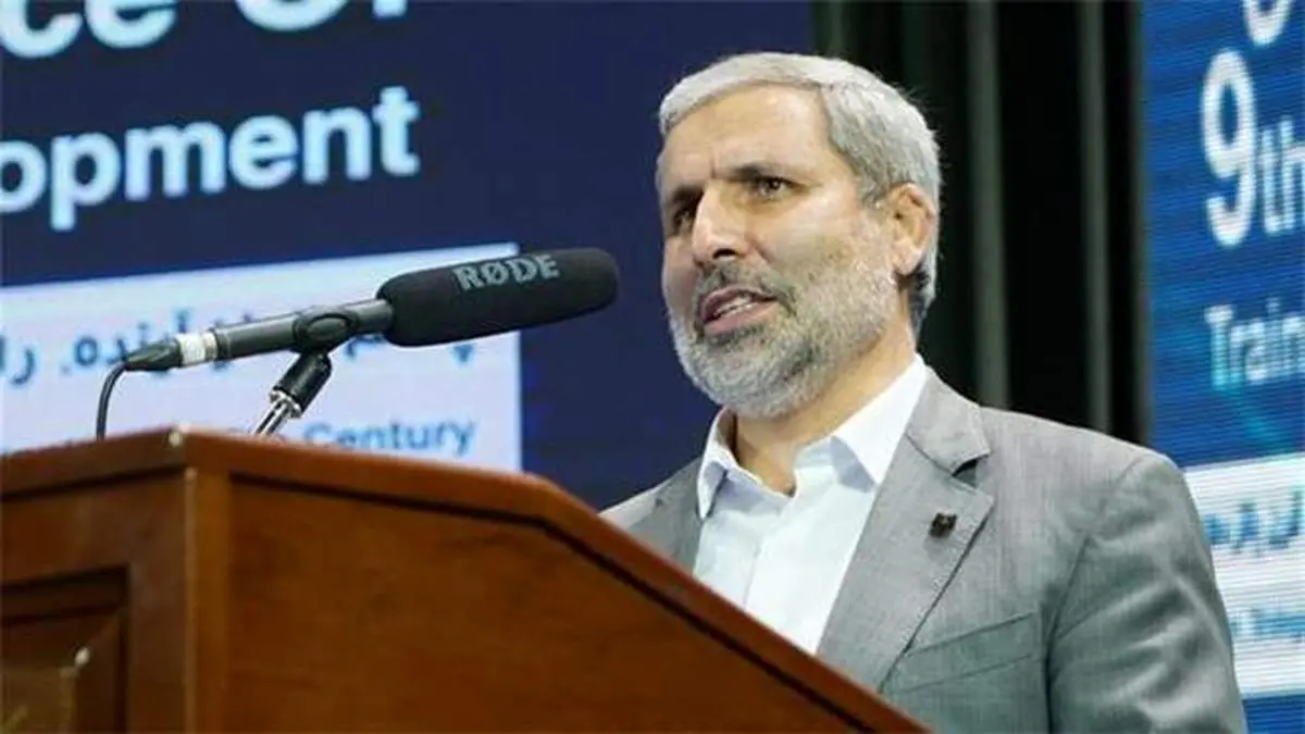 اهدای تندیس سیمین 3 ستاره به مدیرعامل شرکت مس