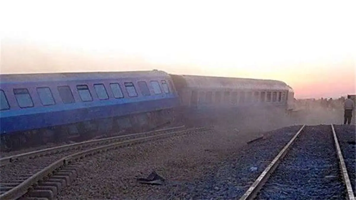 خروج قطار از ریل در طبس/ افزایش جانباختگان به ۱۷ تن/اسامی ۴۳ مصدوم/ سفر وزیر کشور به محل حادثه