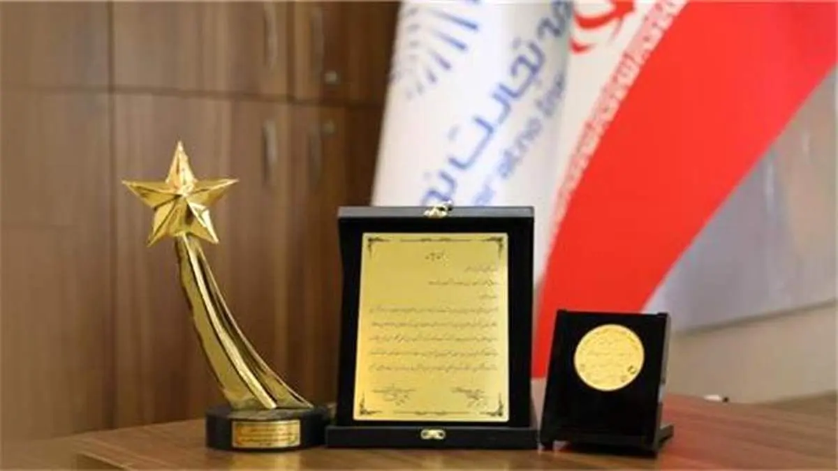 کسب تندیس زرین مشتری مداری در اجلاس مدیریت توسعه کسب‌وکار بیمه تجارت‌نو