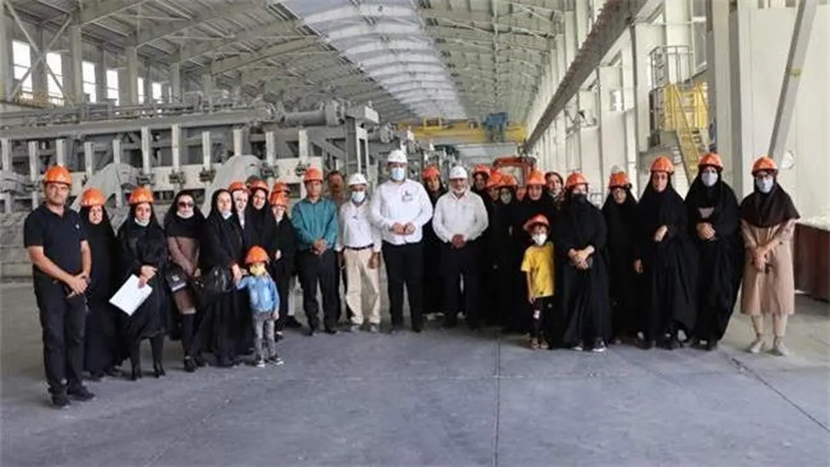 بازدید جمعی از بانوان کارآفرین لامرد از مجتمع صنایع آلومینیوم جنوب