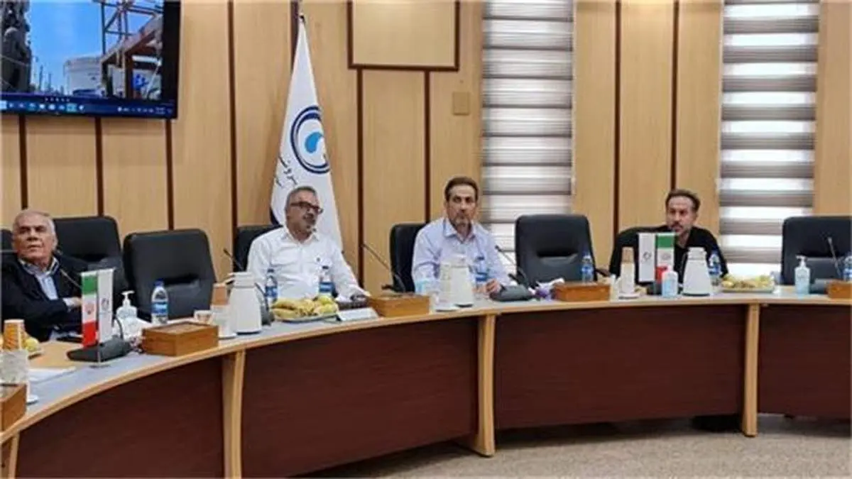 نشست رئیس کمیسیون صنایع و معادن مجلس با متانول‌سازان در پتروشیمی زاگرس