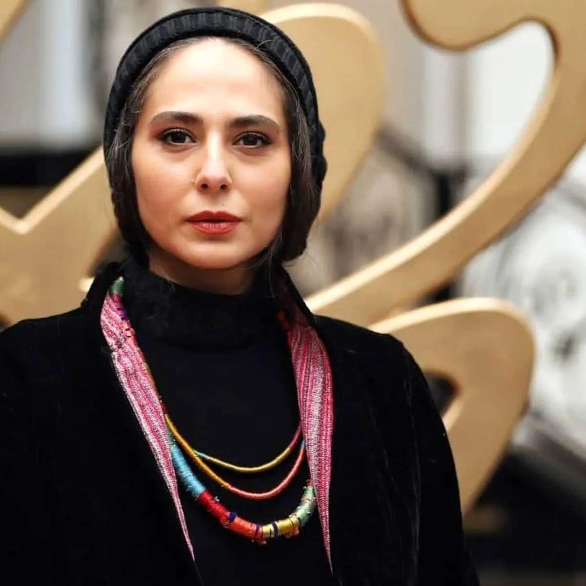 رعنا آزادی ور و مهدویان  در پشت صحنه زخم کاری / عکس