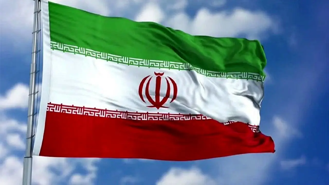 ببینید | رفتار عجیب یک ورزشکار با پرچم ایران دردسرساز شد