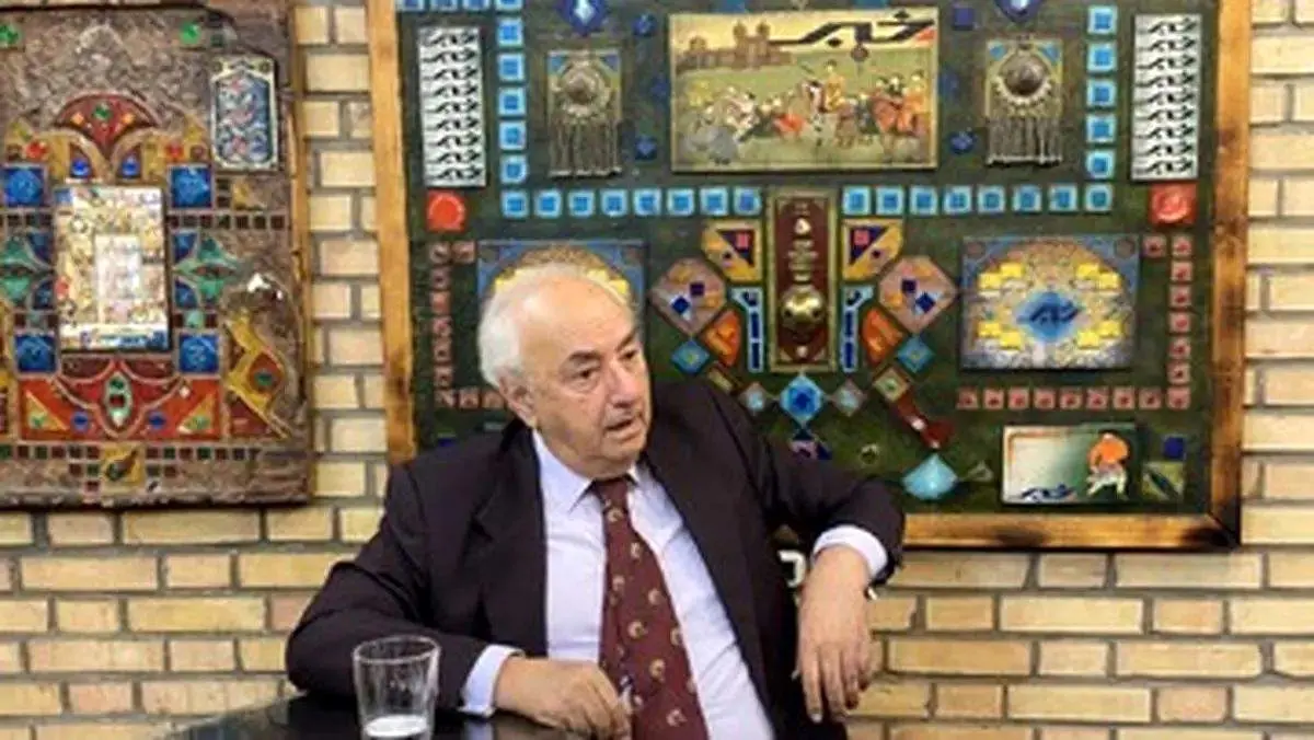 انتقاد دیپلمات سابق از حملات اصولگرایان به ظریف