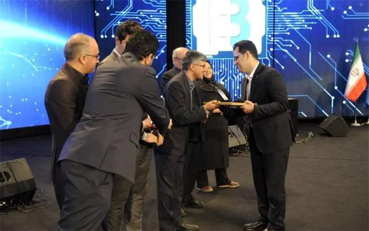 بانک ایران زمین رتبه اول در نهمین همایش بانکداری الکترونیک و نظام های پرداخت را کسب کرد