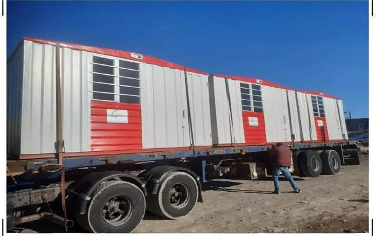 اهدای کانکس از سوی شرکت پتروشیمی ارومیه به زلزله زدگان خوی