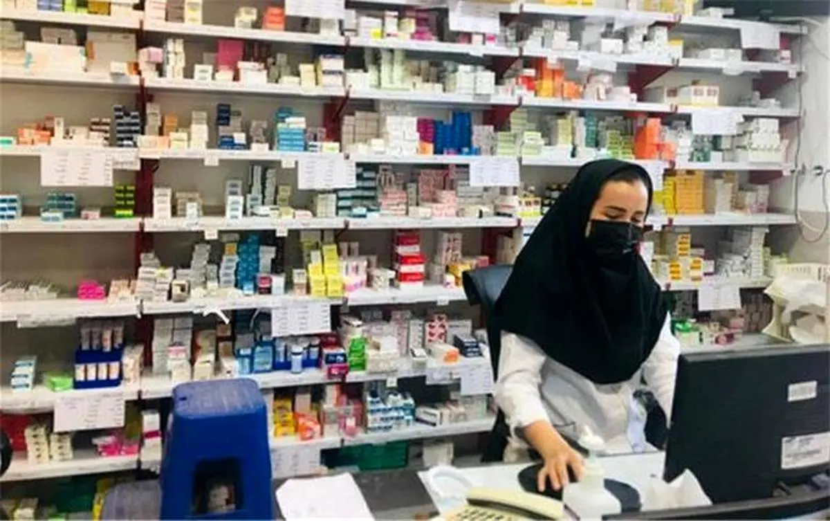 وزارت بهداشت برای داروخانه‌ها دستورالعمل حجاب و پوشش نوشت / پوشیدن مقنعه مشکی الزامی شد