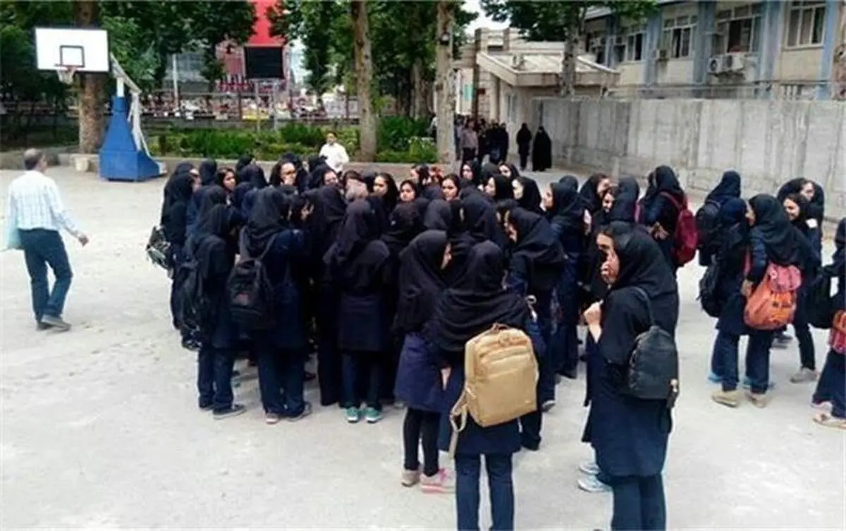 گروههایی که مخالف ورود خانمها به عرصههای مختلفاند باعث مسمومیت دانشآموزان میشوند / مسمومیت به بیش از 8 شهر رسیده است که جای نگرانی دارد