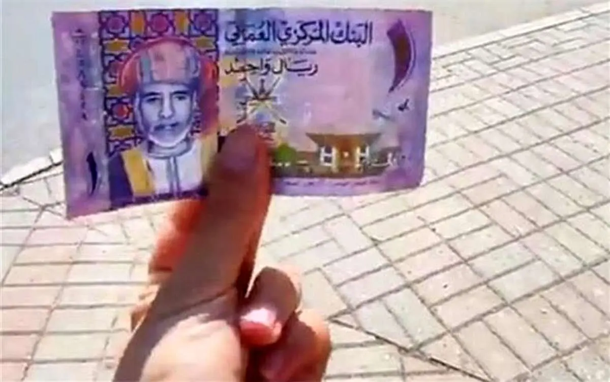 مقایسه وحشتناک تلخ ارزش پول ایران و عمان / انتقاد یک ایرانی در عمان به افت ارزش پول ایران!