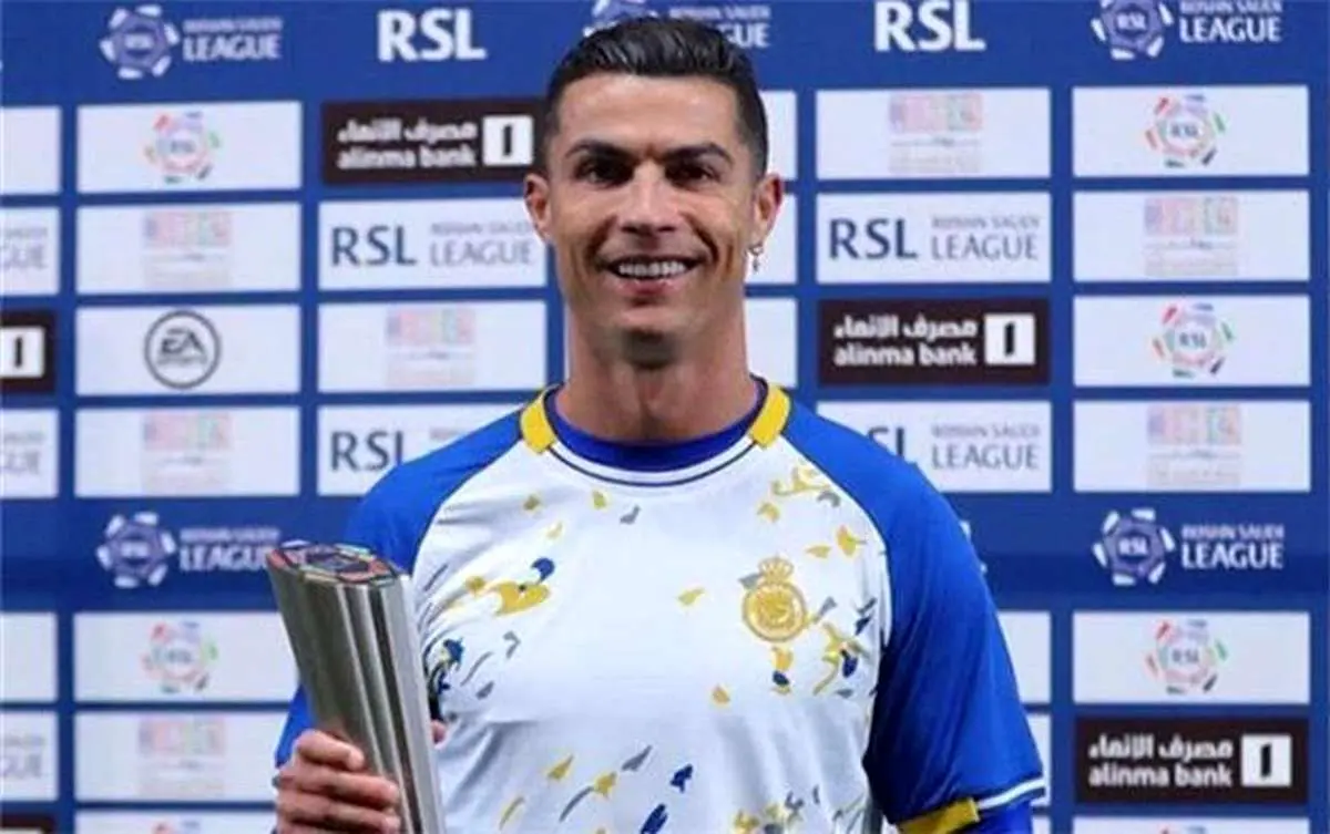 رونالدو جایزه بهترین بازیکن ماه لیگ عربستان را دریافت کرد