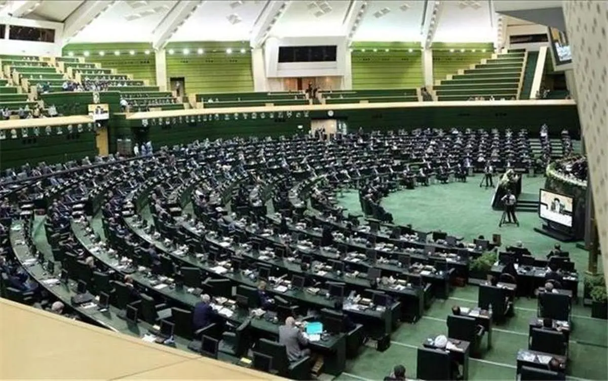 مسمومیتهای سریالی مجلس را متشنج کرد / فریادهای یک نماینده؛ واکنش قالیباف / کریمی قدوسی چه کاره است؟ / یک نماینده با تلفن همراهش از مکالمه جنجالی فیلم گرفت!