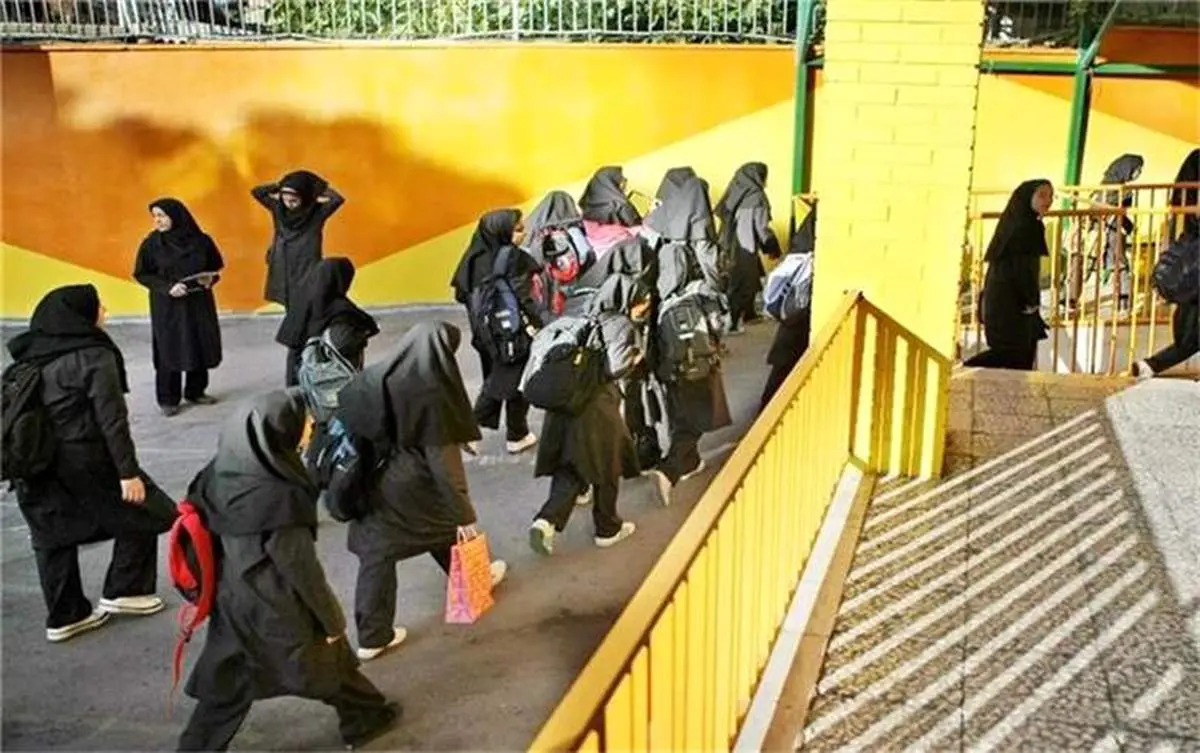 همه  عوارض روانی مسمومیت سریالی دانشآموزان/ دانشآموزان عصبانیت، تعارض، افسردگی، پریشانی، کوفتگی فکری و ذهنی را تجربه میکنند/ با همدلی آرامش را به مدارس بازگردانیم