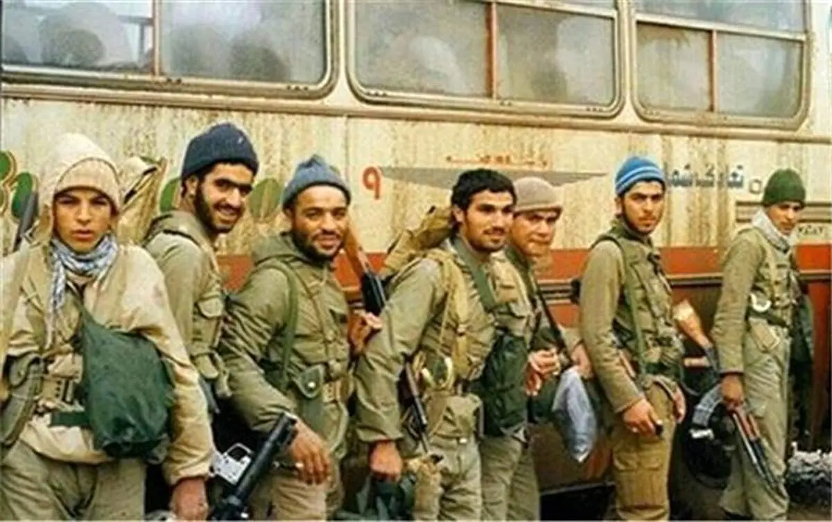انتقاد تند روزنامه اعتماد از نسبت دروغ به امام خمینی(ره) در باره آغاز جنگ/ به اسم امام خلاف رسم امام عمل میشود و به جوانان آدرس غلط میدهند