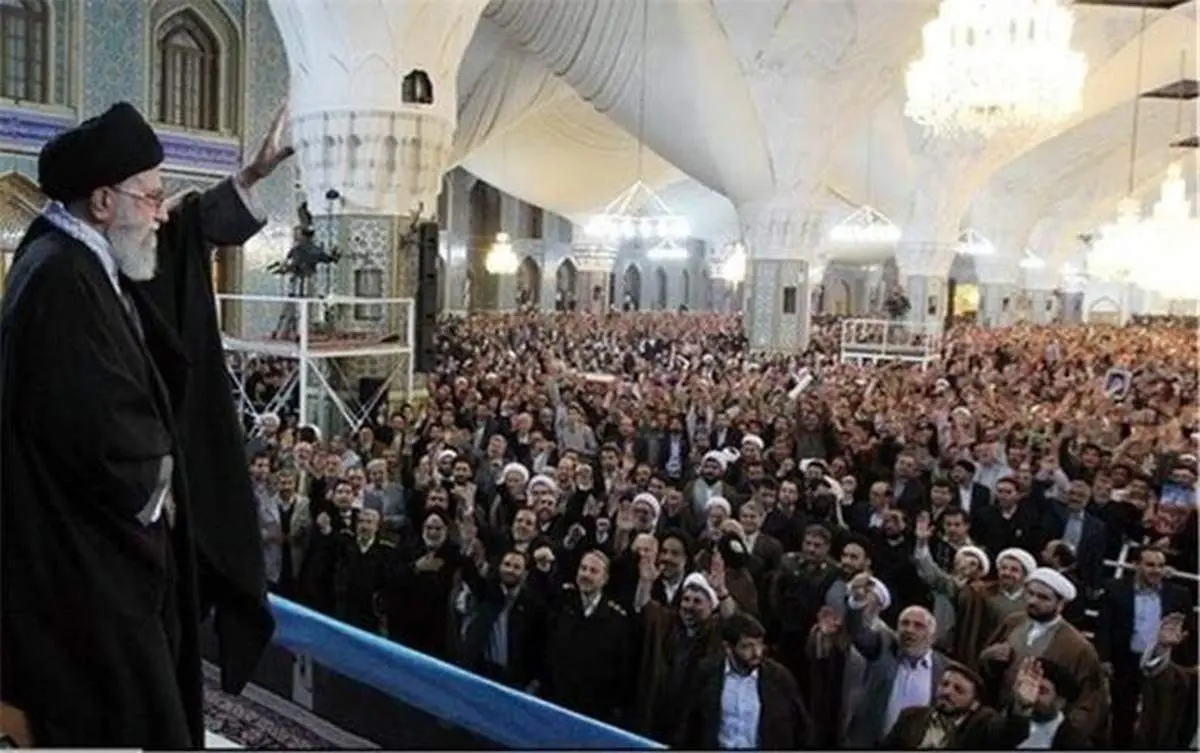 سخنرانی رهبر انقلاب به مناسبت فرارسیدن سال نو در حرم مطهر ثامنالحجج(ع)