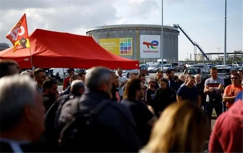 تعطیلی پالایشگاه‌های نفت در فرانسه و دردسرهای جدید اعتصابات سراسری برای مکرون
