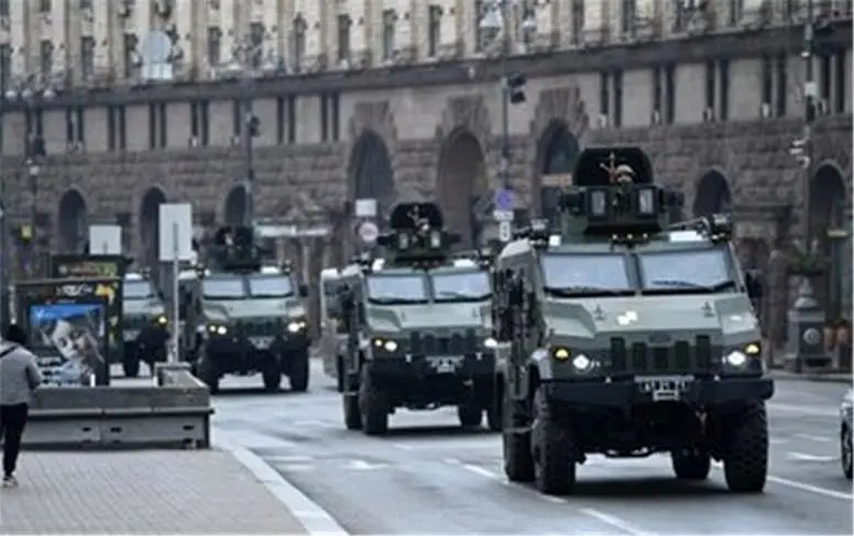 وزیر دفاع آلمان: توقف ارسال سلاح به کی‌یف، یعنی «پایانِ بی‌درنگ اوکراین»/ تا هر زمان طول بکشد به ارسال سلاح ادغامه می‌دهیم