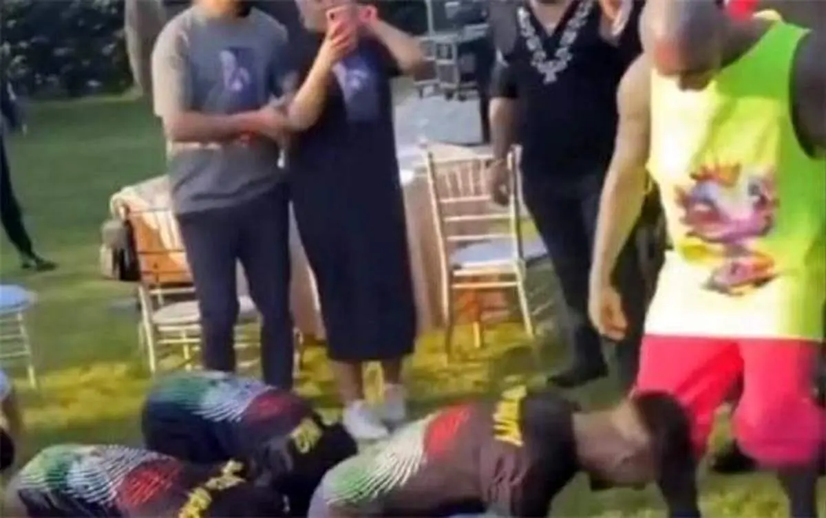 ویدیویی عجیب از سجده طرفداران امیر تتلو به این خواننده جنجالی