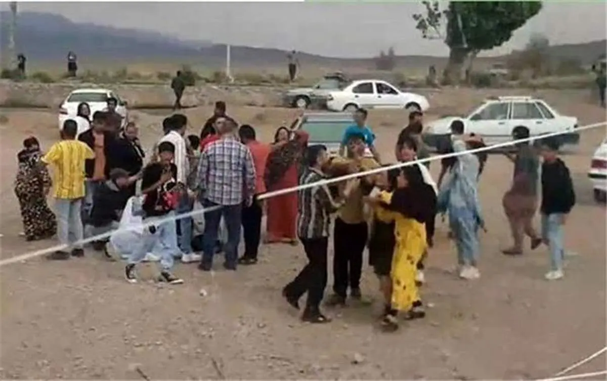 جزییات جدید درگیری در باغ شازده ماهان ؛ نزاغ بر سر حجاب بود / توییتی که حذف شد ؛ سنگپراكنی زنان بیحجاب به اتوبوس زائران حاج قاسم!