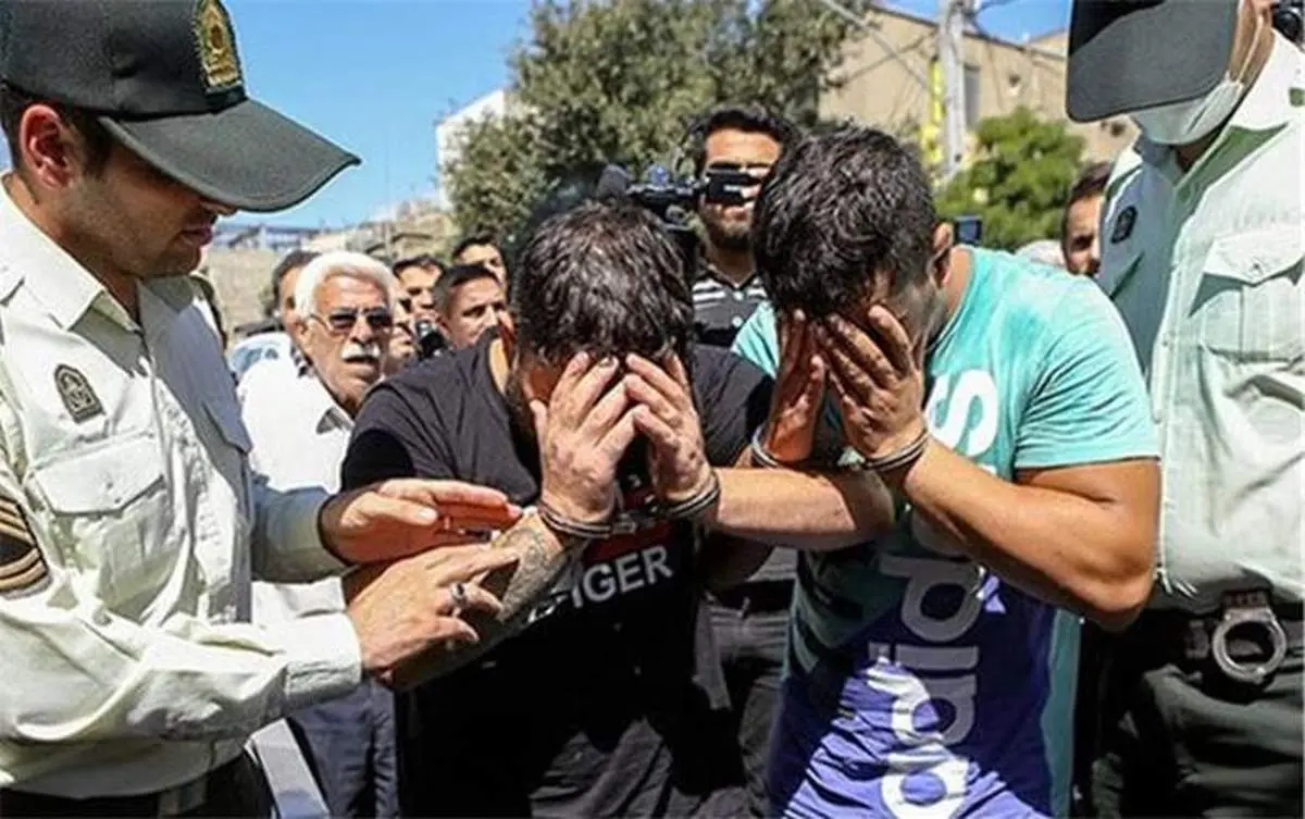 تصاویر عجیب از کشف یک سلاح جنگی در دستان اراذل تهران