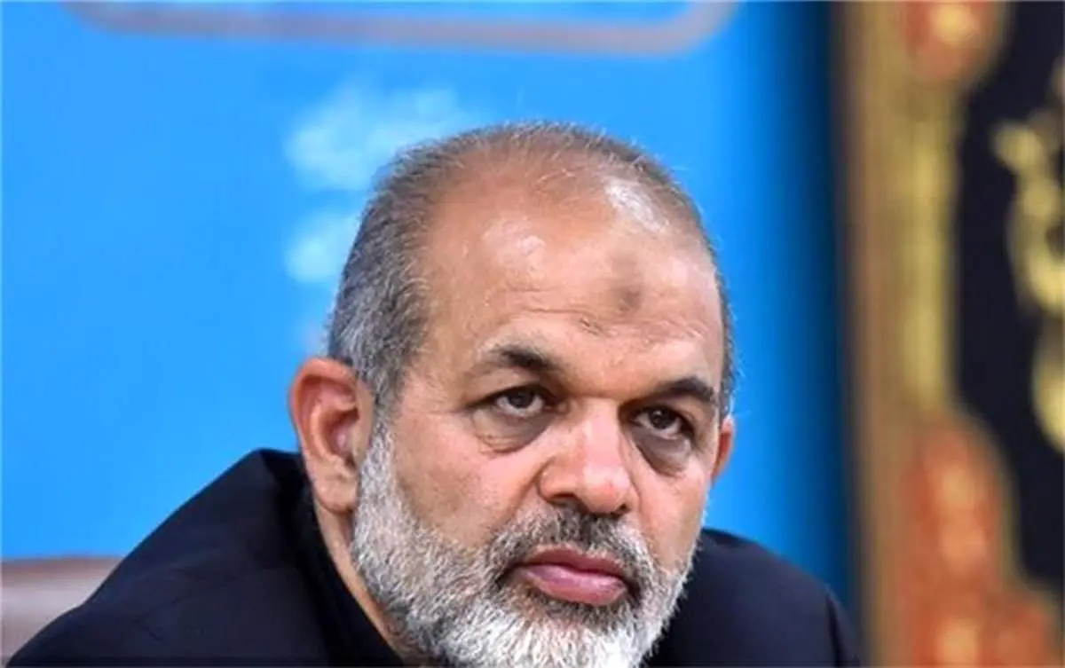 وزیر کشور هشدار داد: افراد مراقب گفتههایشان در فضای مجازی باشند/ با مروجان بیقانونی برخورد میکنیم