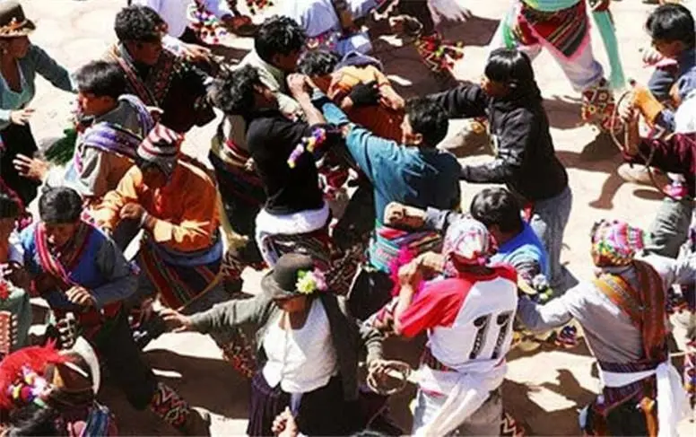 جشنواره ای عجیب  برای عاشقان کتک کاری در بولیوی