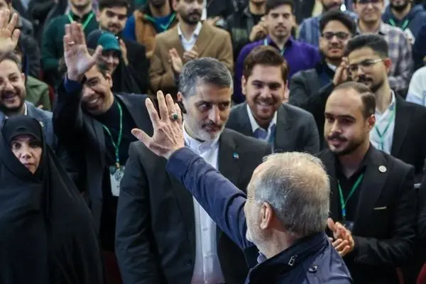 «شفافیت و پاسخگویی» مطالبه دانشجویان از مسئولان