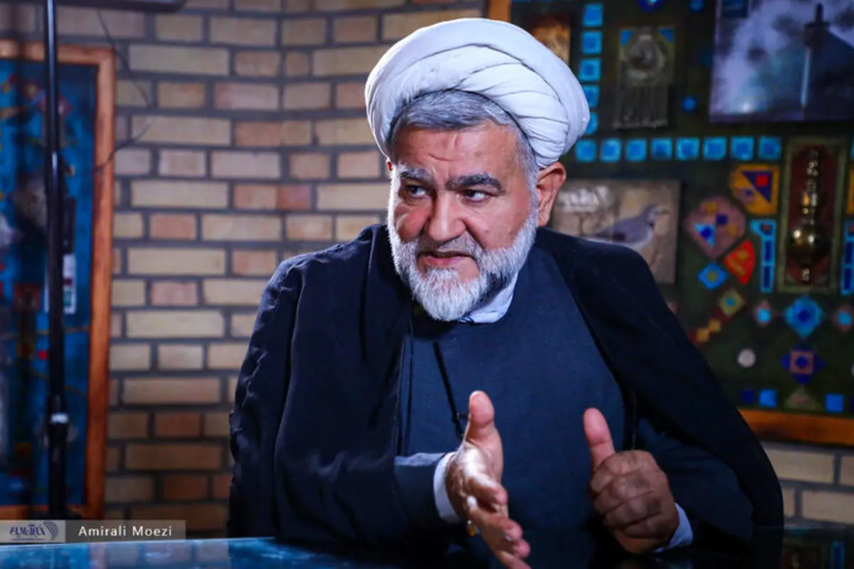 حسن نوروزی:
رئیسی با ۵۰۰ محافظ به پرند رفت!