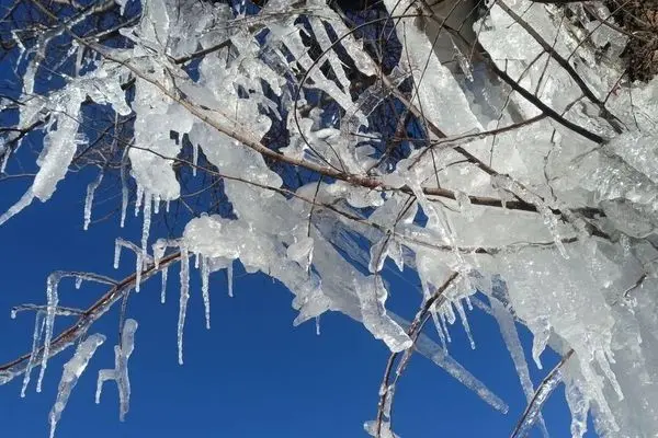 هشدار یخبندان و آماده‌باش هلال‌احمر در مناطق سردسیر
