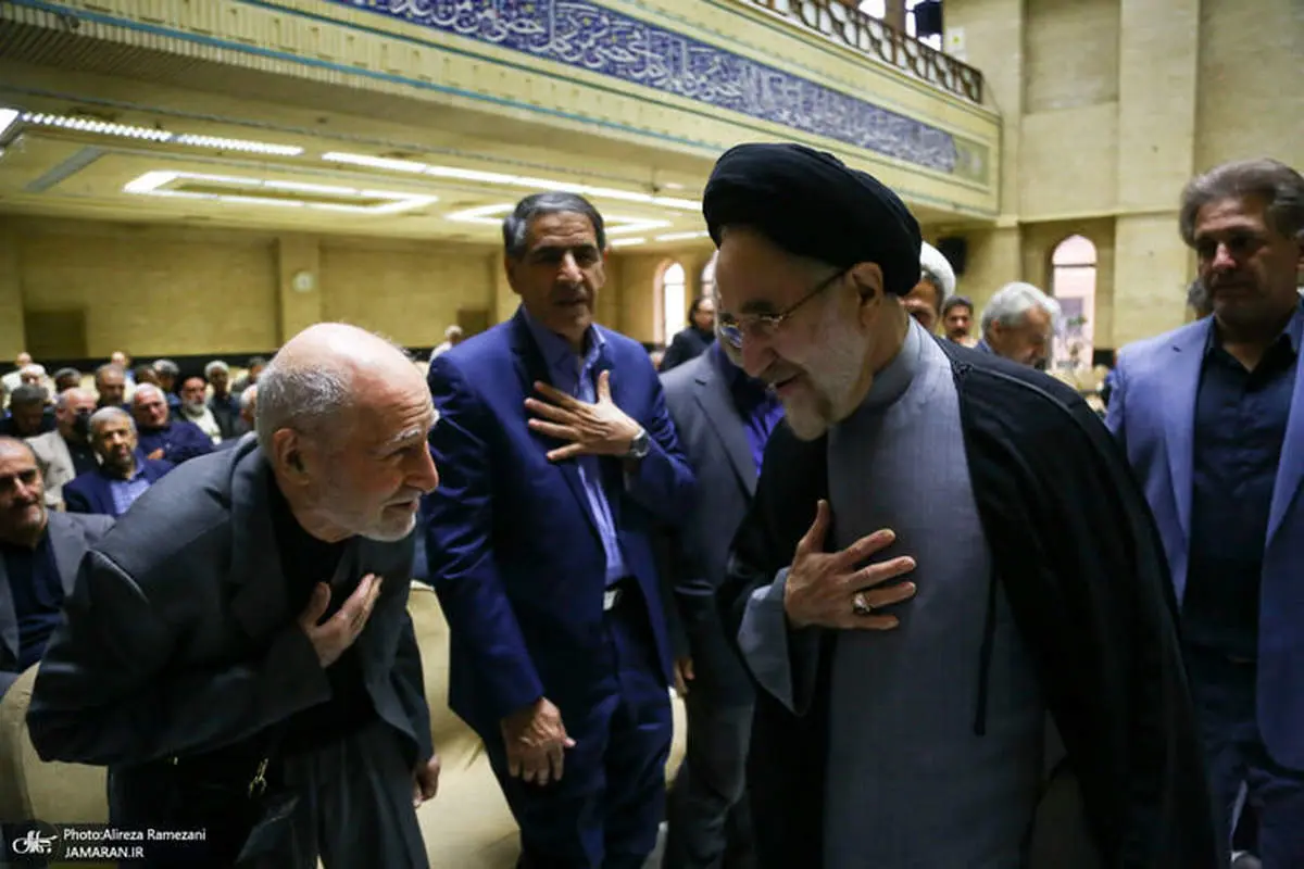 سیدمحمد خاتمی در مراسم عزای مادر اصلاحطلب معروف