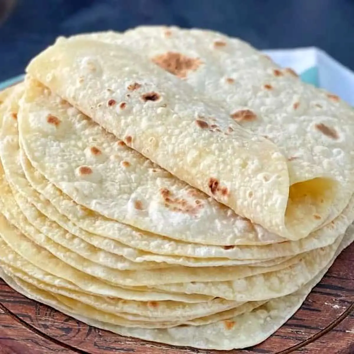 آموزش پخت نان لواش با کمترین مواد و آسان‌ترین روش