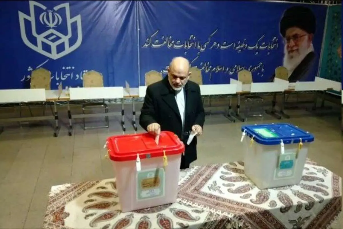 وزیر کشور رای خود را به صندوق انتخابات انداخت