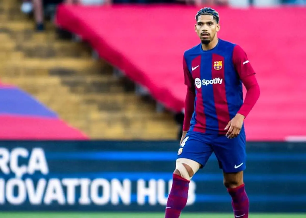 مدافع بارسلونا جراحی می‌شود