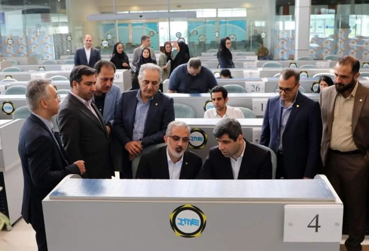  استفاده از بازار سرمایه وابستگی بانک‌ها به منابع دولتی را کاهش می‌دهد/ راه اندازی باجه بورس این بانک در تالار صادراتی شرکت بورس کالای ایران در کیش