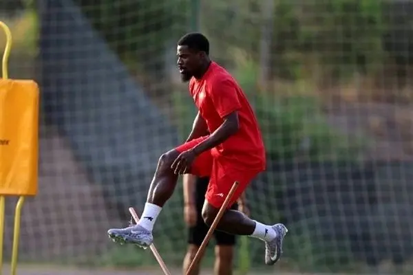 مدافع مصدوم پرسپولیس آماده دیدار با خیبر شد