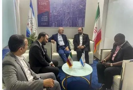 بازدید سفیر ایران در کنیا از غرفه پتروشیمی امیرکبیر