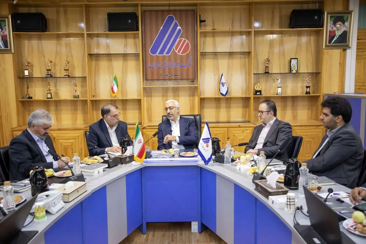 رئیس سازمان بورس کشور در شرکت فولاد آلیاژی ایران حضور یافت