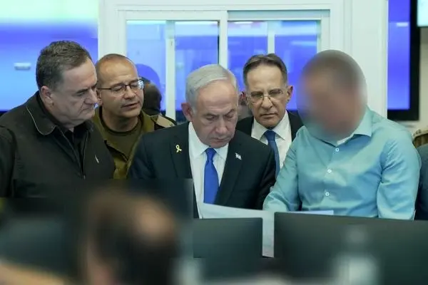  نتانیاهو در اتاق جنگ/ عکس