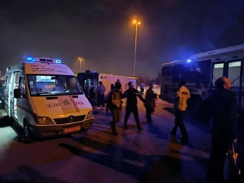 واژگونی اتوبوس تهران ساوه با ۱۳ مصدوم 