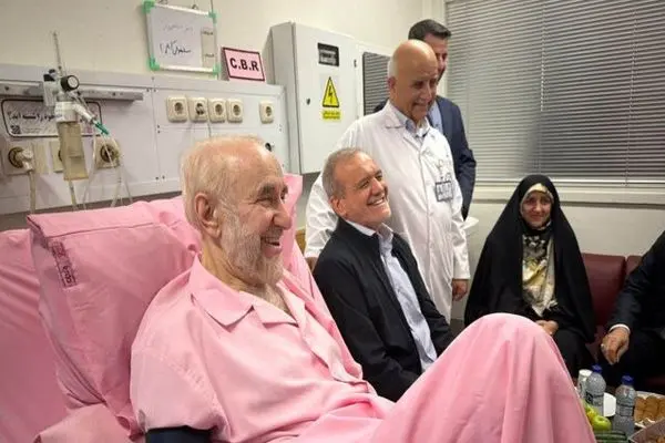 عیادت پزشکیان از سیدمحمد خاتمی